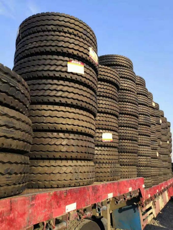 930 Kpa Truck Bus Tyres Dump Truck Tires 13R22.5 Loading Ability 4000Kgs